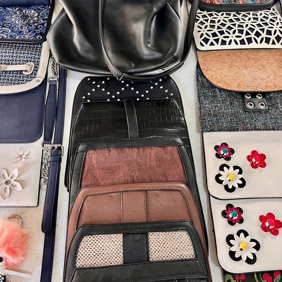 Magnolia and Vine Purse Collection - Picture 4 of 7